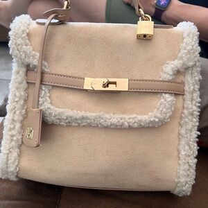 Badgley Mischka Shearling Trim Beige Handbag w/ crossbody handles. Vegan Leather